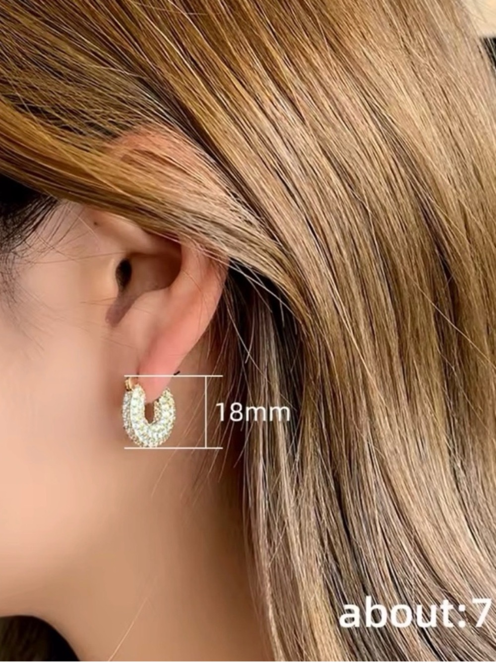 Elegant Gold color Hoop Earrings - Picture 3 of 3